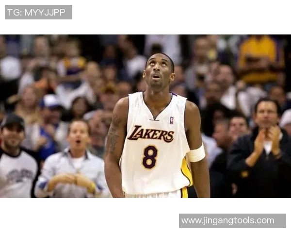 科比生涯经典时刻回顾：从震撼全场的绝杀到冠军荣耀的传奇瞬间